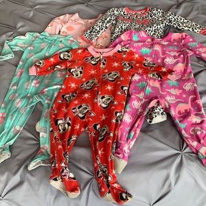 Nice set of onesies in great condition 18m